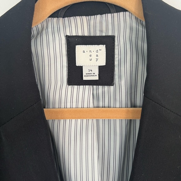 Black Blazer - A NEW DAY - Size 14 - Picture 2 of 4